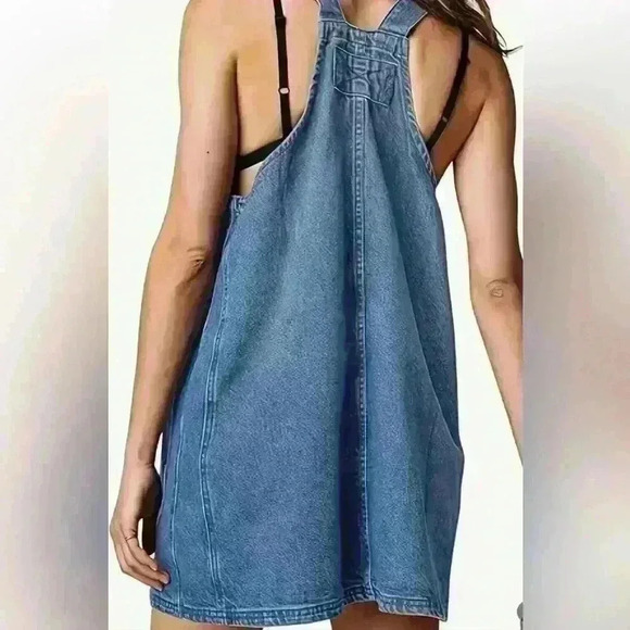 Woman’s overall dress - Picture 2 of 3